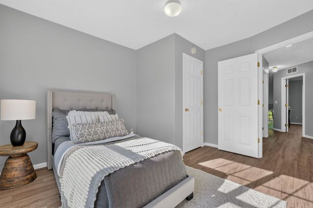 1667 Village Trail E 5, Maplewood, MN 55109