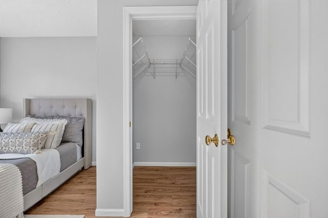 1667 Village Trail E 5, Maplewood, MN 55109