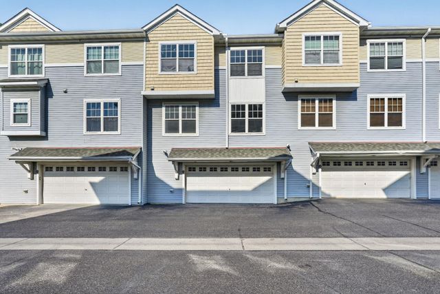 1667 Village Trail E 5, Maplewood, MN 55109