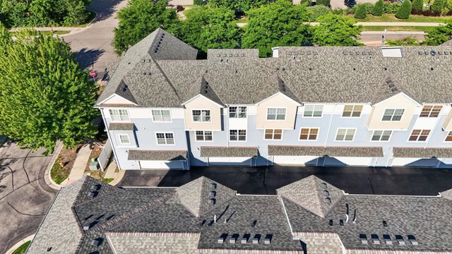 1667 Village Trail E 5, Maplewood, MN 55109