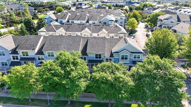 1667 Village Trail E 5, Maplewood, MN 55109
