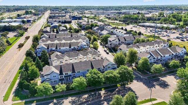1667 Village Trail E 5, Maplewood, MN 55109