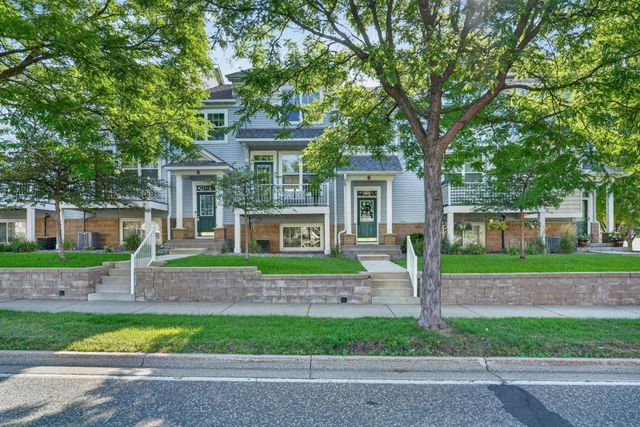 1667 Village Trail E 5, Maplewood, MN 55109