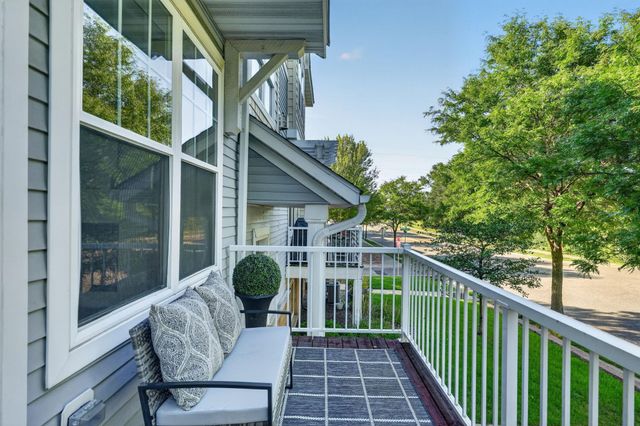 1667 Village Trail E 5, Maplewood, MN 55109