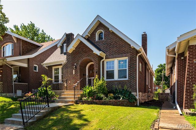 5432 Rosa Avenue, St Louis, MO 63109