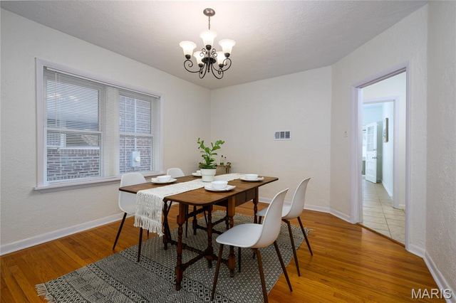 5432 Rosa Avenue, St Louis, MO 63109