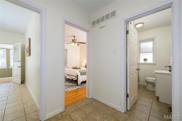 5432 Rosa Avenue, St Louis, MO 63109
