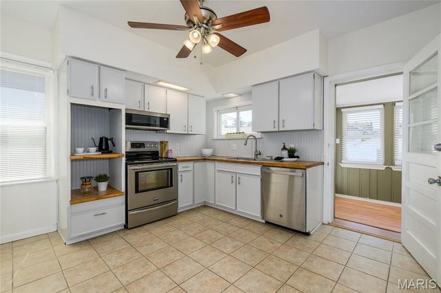 5432 Rosa Avenue, St Louis, MO 63109