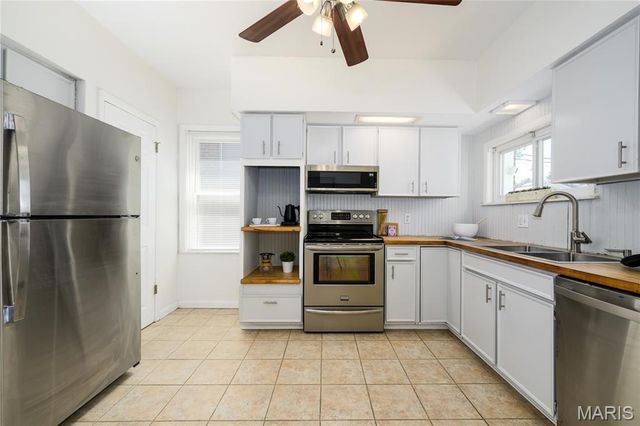 5432 Rosa Avenue, St Louis, MO 63109