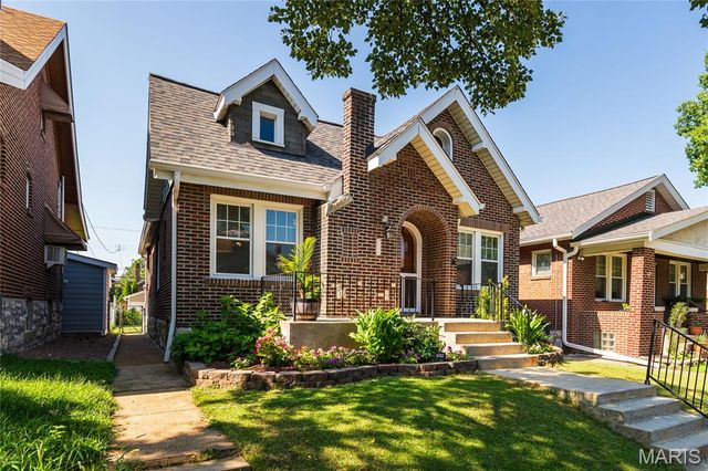 5432 Rosa Avenue, St Louis, MO 63109