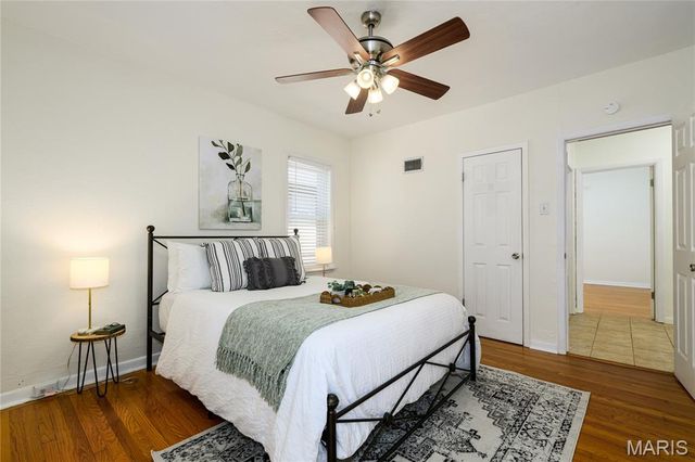 5432 Rosa Avenue, St Louis, MO 63109