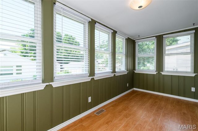 5432 Rosa Avenue, St Louis, MO 63109
