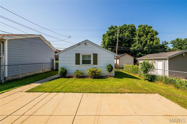 5432 Rosa Avenue, St Louis, MO 63109