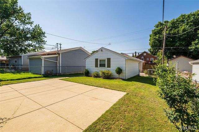 5432 Rosa Avenue, St Louis, MO 63109