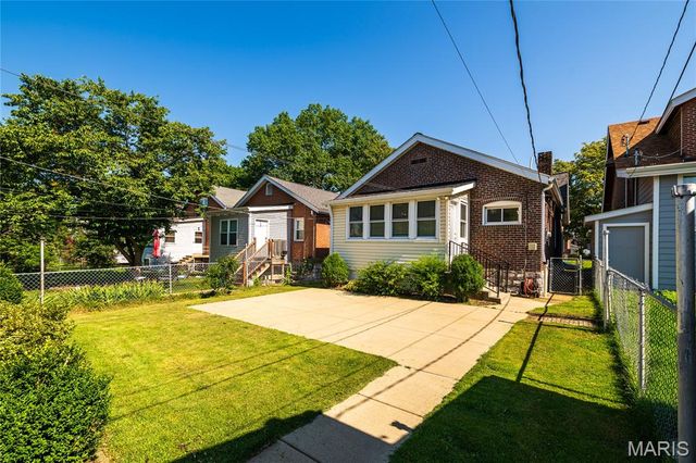 5432 Rosa Avenue, St Louis, MO 63109
