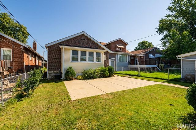 5432 Rosa Avenue, St Louis, MO 63109