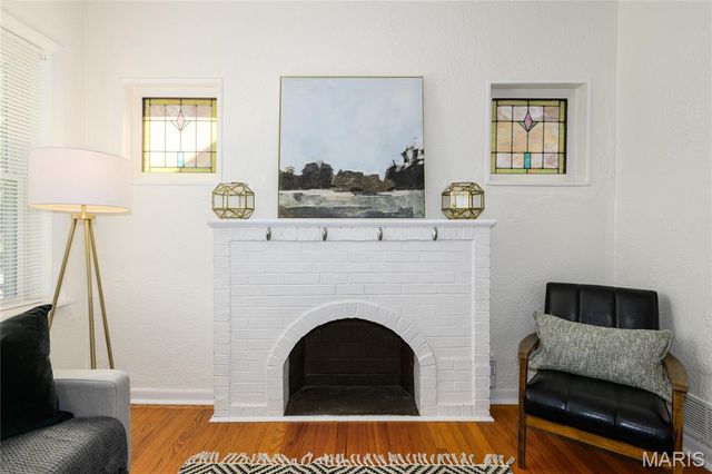 5432 Rosa Avenue, St Louis, MO 63109