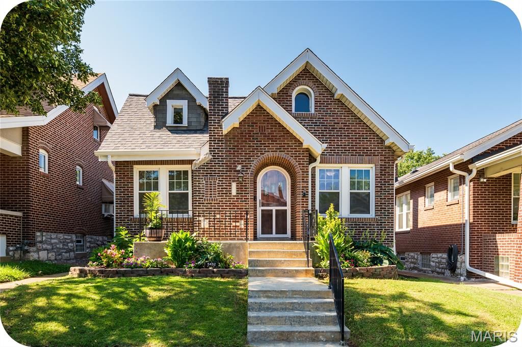 5432 Rosa Avenue, St Louis, MO 63109