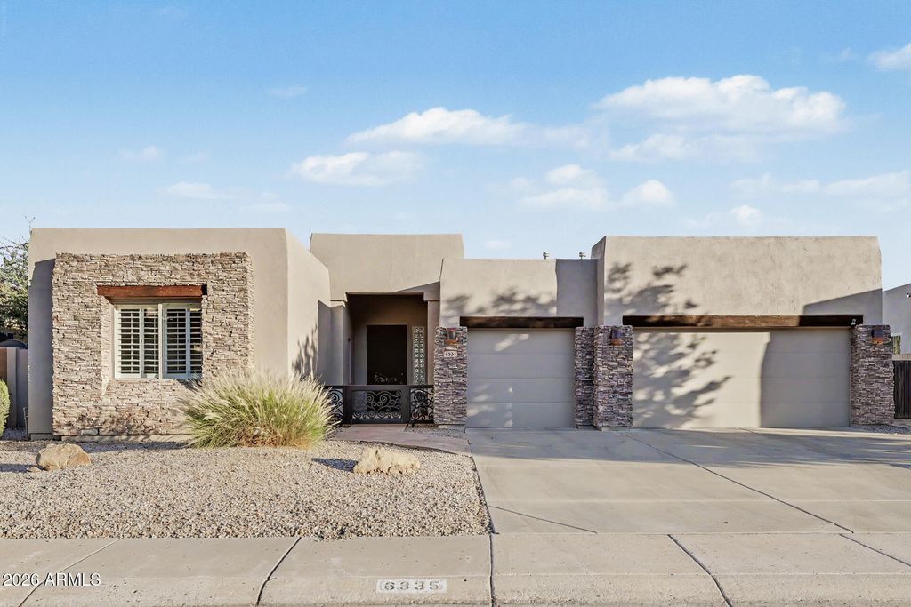 Image 10 of property listing at 6335 W HILL Lane, Glendale, AZ 85310