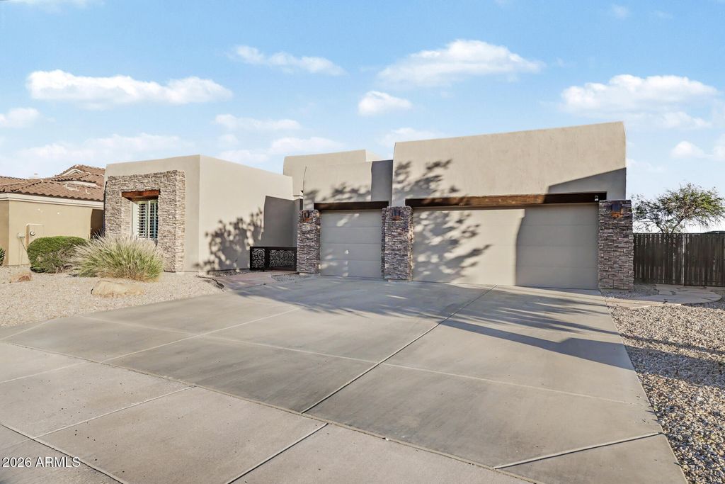 Image 11 of property listing at 6335 W HILL Lane, Glendale, AZ 85310