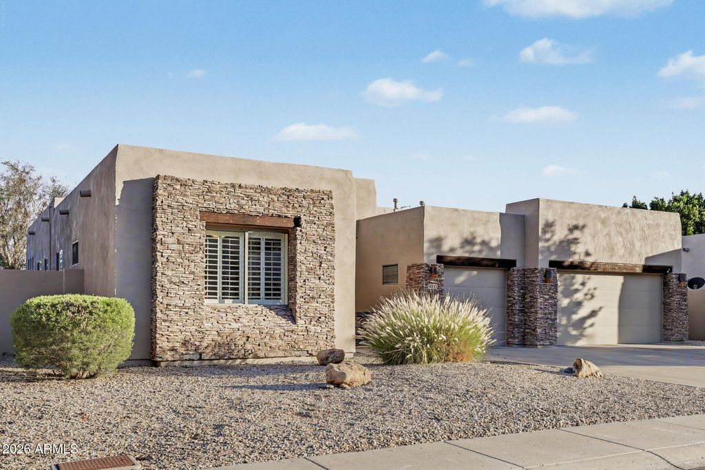 Image 14 of property listing at 6335 W HILL Lane, Glendale, AZ 85310