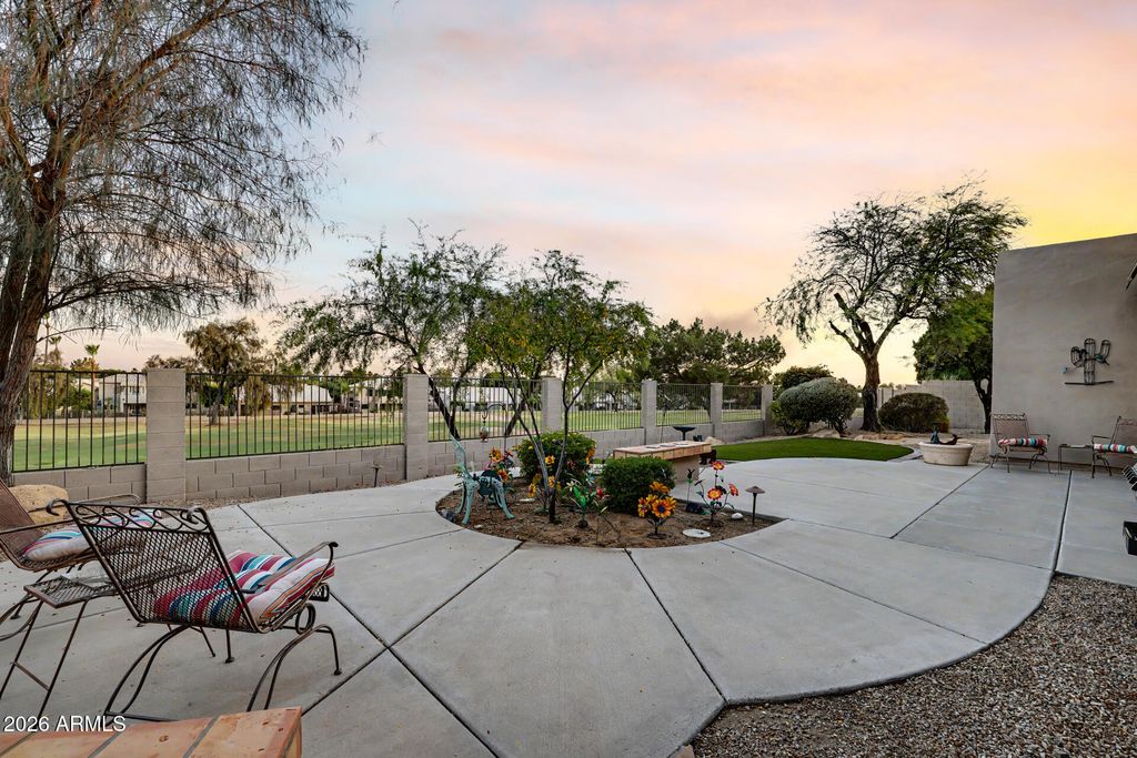 Image 2 of property listing at 6335 W HILL Lane, Glendale, AZ 85310