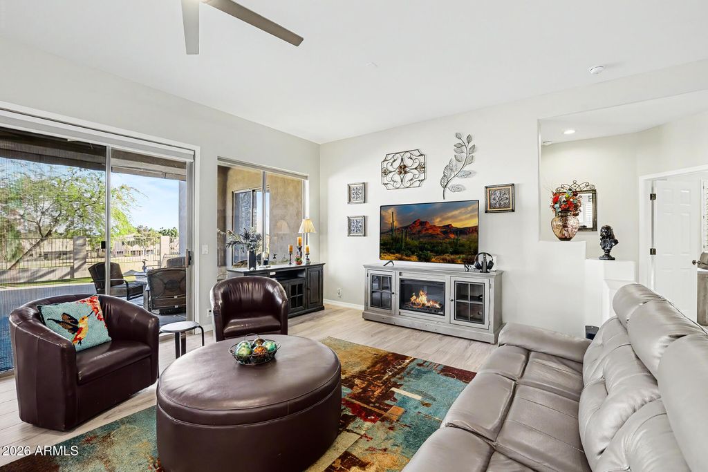 Image 20 of property listing at 6335 W HILL Lane, Glendale, AZ 85310