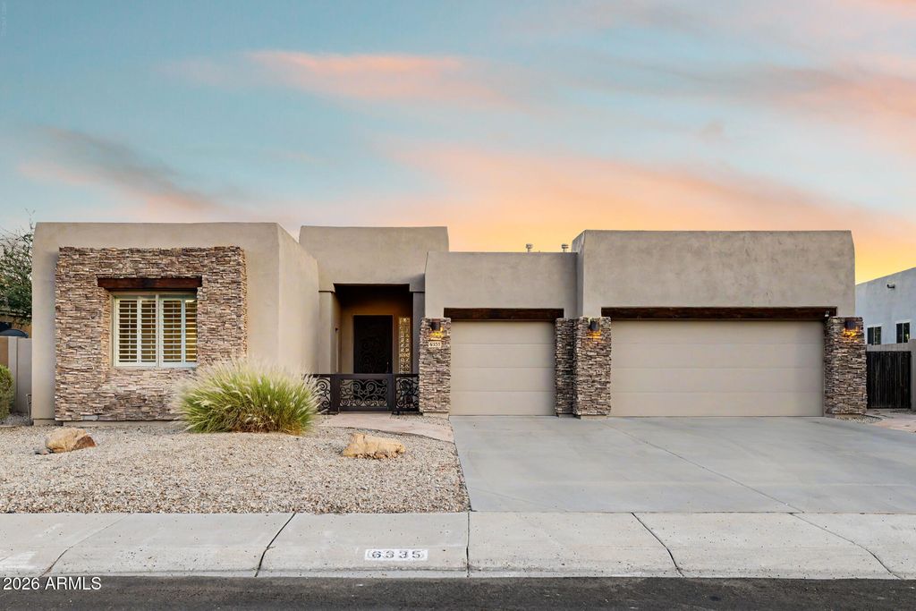 Image 6 of property listing at 6335 W HILL Lane, Glendale, AZ 85310