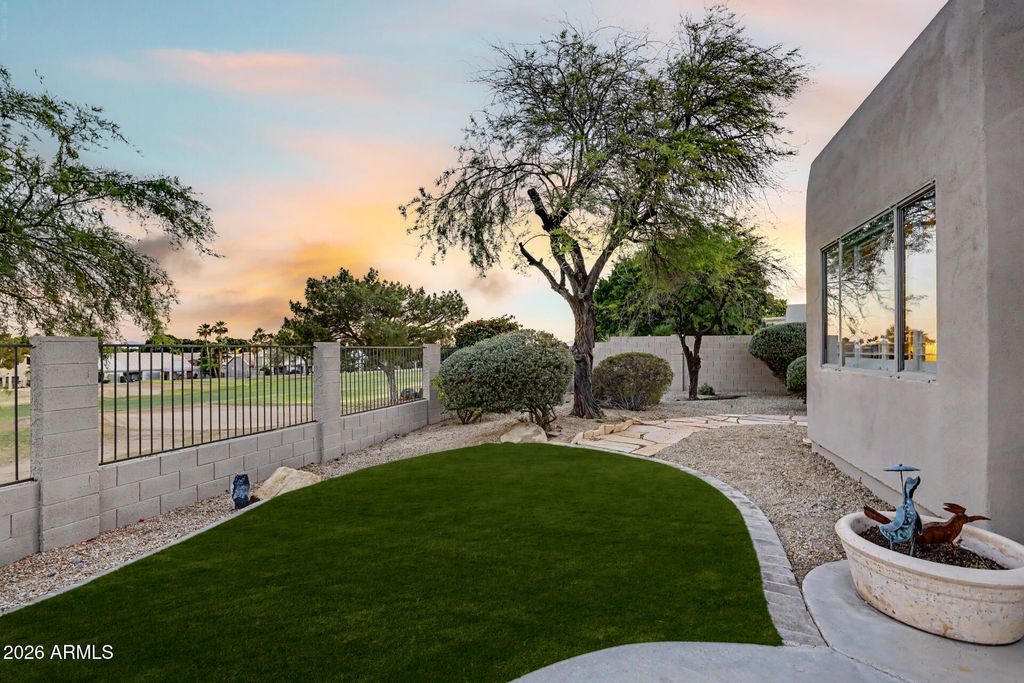 Image 60 of property listing at 6335 W HILL Lane, Glendale, AZ 85310