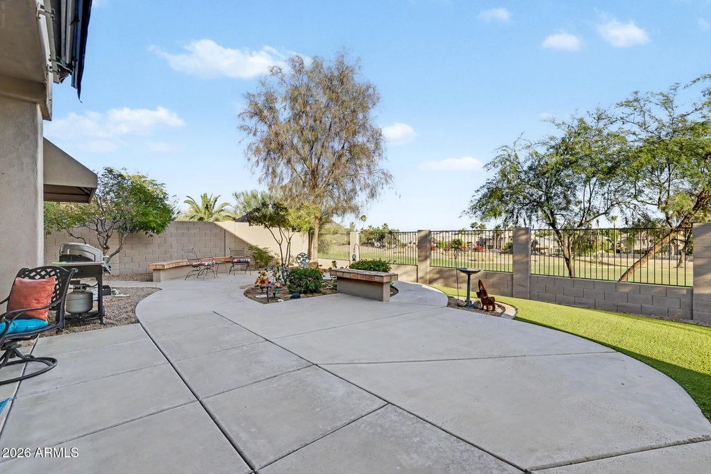 Image 65 of property listing at 6335 W HILL Lane, Glendale, AZ 85310