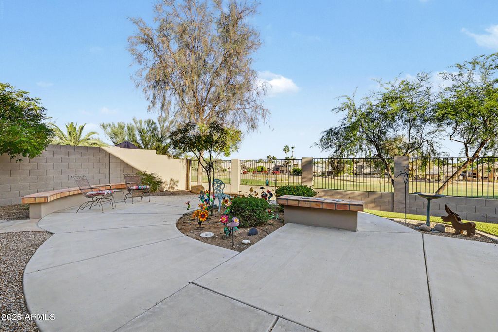 Image 68 of property listing at 6335 W HILL Lane, Glendale, AZ 85310
