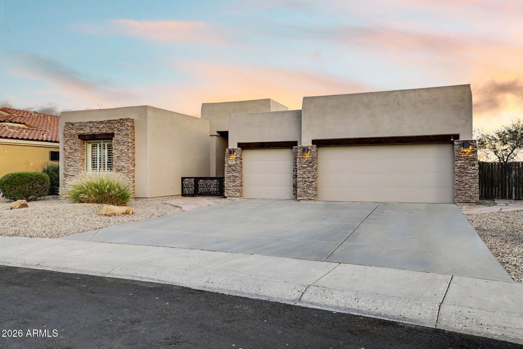 Image 7 of property listing at 6335 W HILL Lane, Glendale, AZ 85310