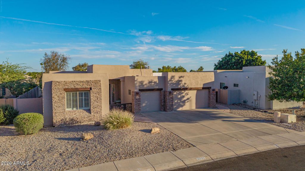 Image 75 of property listing at 6335 W HILL Lane, Glendale, AZ 85310