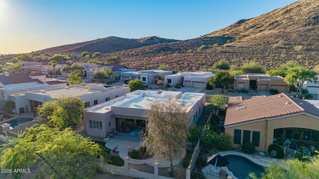 Image 77 of property listing at 6335 W HILL Lane, Glendale, AZ 85310