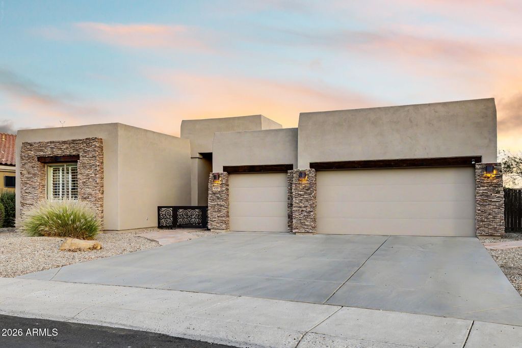 Image 8 of property listing at 6335 W HILL Lane, Glendale, AZ 85310
