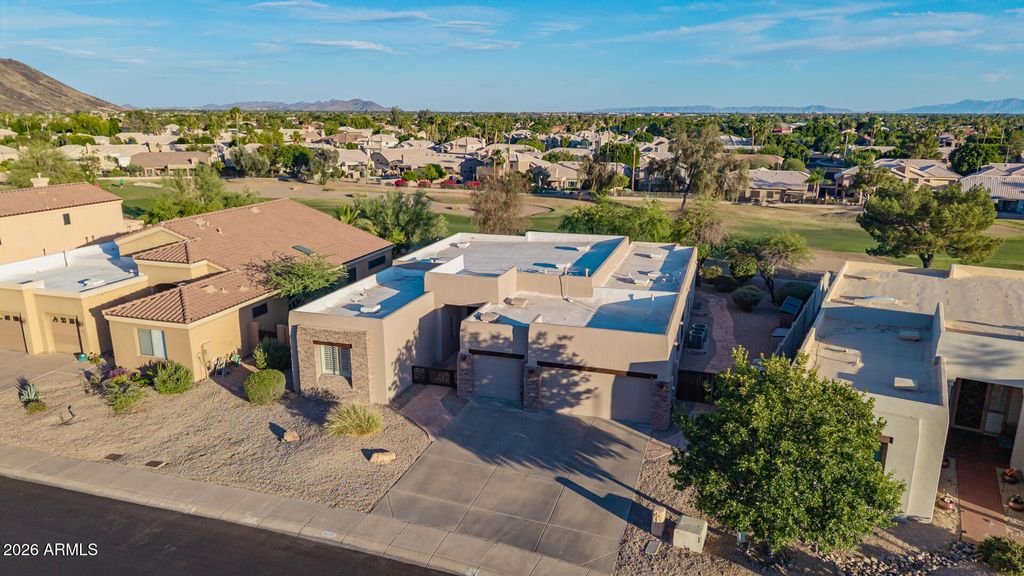 Image 81 of property listing at 6335 W HILL Lane, Glendale, AZ 85310