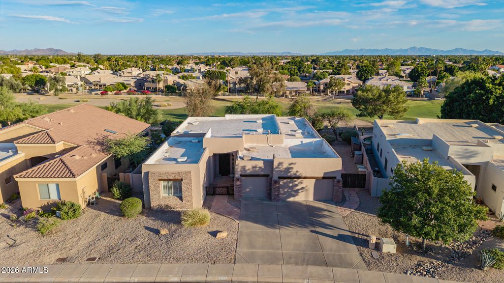 Image 82 of property listing at 6335 W HILL Lane, Glendale, AZ 85310