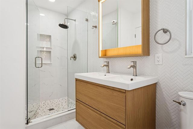 3926 FONTAINEBLEAU DRIVE, Tampa, FL 33634