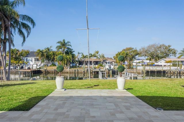 3926 FONTAINEBLEAU DRIVE, Tampa, FL 33634