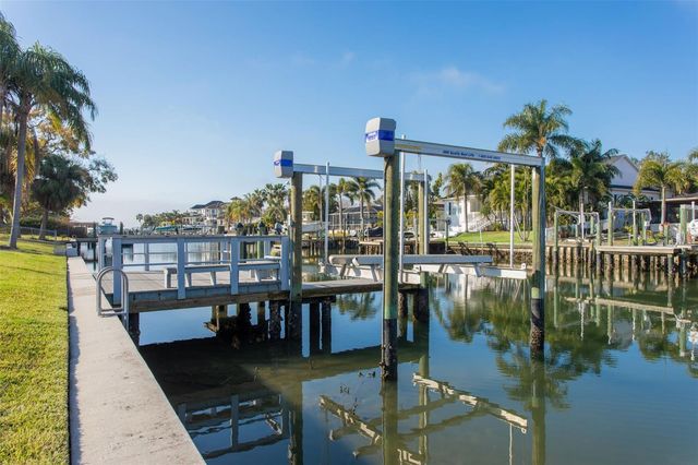 3926 FONTAINEBLEAU DRIVE, Tampa, FL 33634