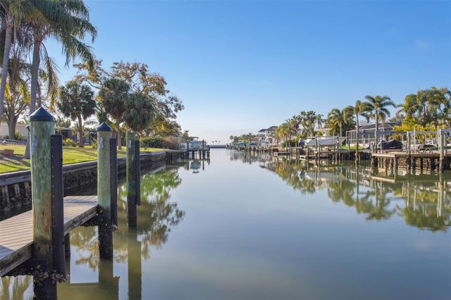 3926 FONTAINEBLEAU DRIVE, Tampa, FL 33634