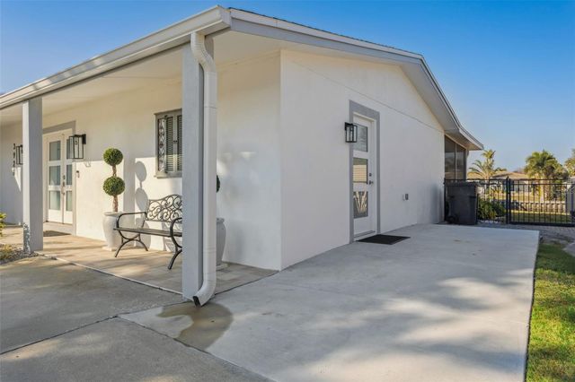 3926 FONTAINEBLEAU DRIVE, Tampa, FL 33634