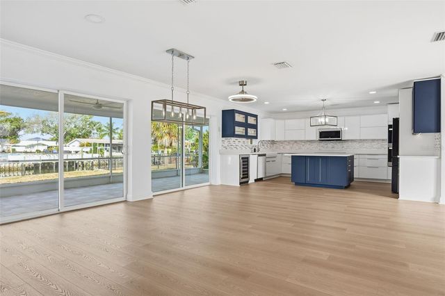 3926 FONTAINEBLEAU DRIVE, Tampa, FL 33634