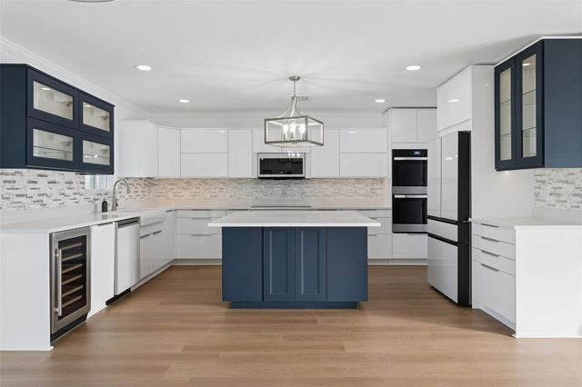 3926 FONTAINEBLEAU DRIVE, Tampa, FL 33634