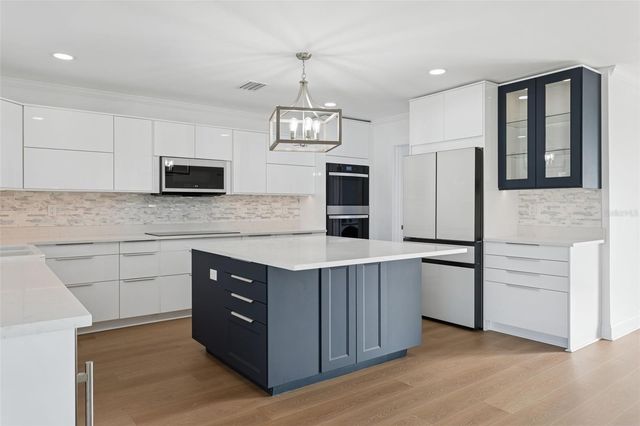 3926 FONTAINEBLEAU DRIVE, Tampa, FL 33634