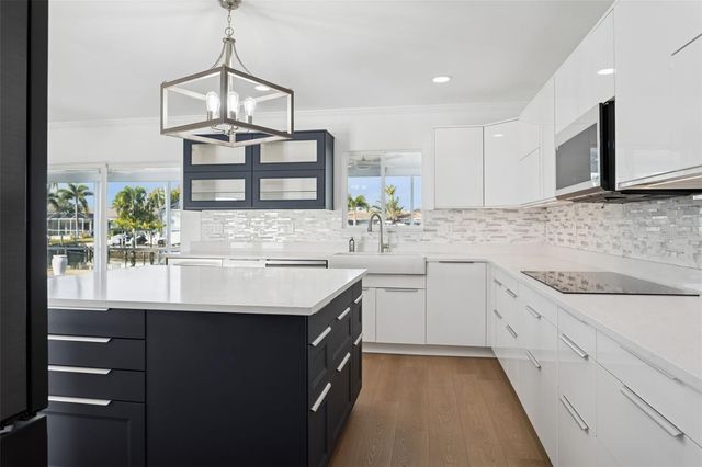 3926 FONTAINEBLEAU DRIVE, Tampa, FL 33634