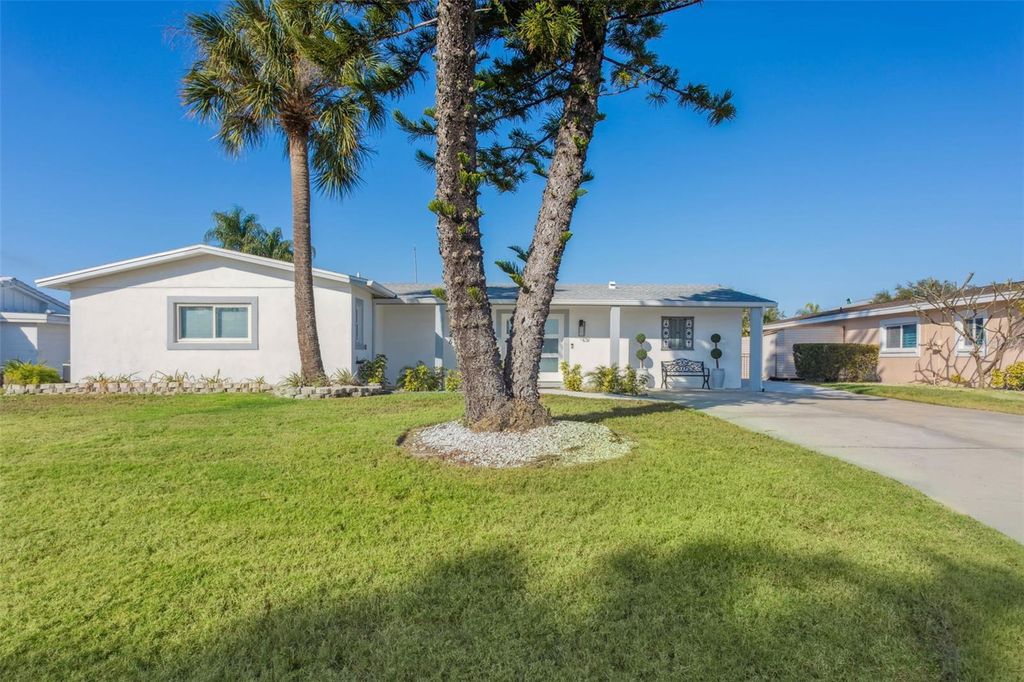 3926 FONTAINEBLEAU DRIVE, Tampa, FL 33634