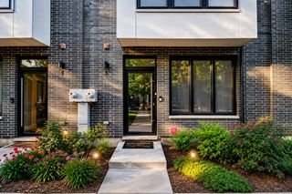 525 N Bishop Street 3, Chicago, IL 60642