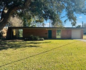 3500 Doris Street, Bay City, TX 77414