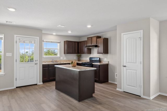 3870 Snowbird, Converse, TX 78109